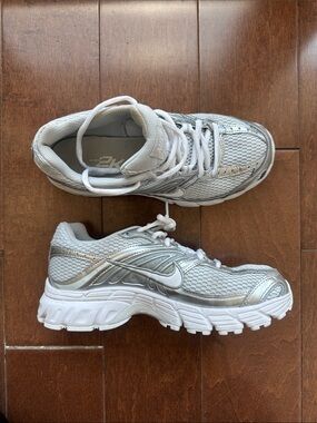 Nike air max Moto 2K Grey Sneakers